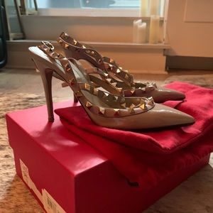 Valentino Garavani Rockstud pumps - like NEW